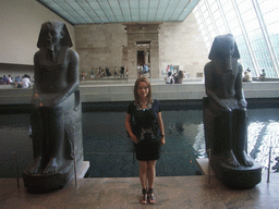 Miaomiao in front of the Temple of Dendur, in the Metropolitan Museum of Art