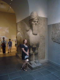 Miaomiao and a Neo-Assyrian human-headed winged bull and winged lion (Lamassu), in the Metropolitan Museum of Art