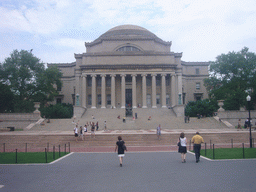 The Low Memorial Library and the Alma Mater statue at Columbia University