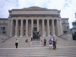 The Low Memorial Library and the Alma Mater statue at Columbia University