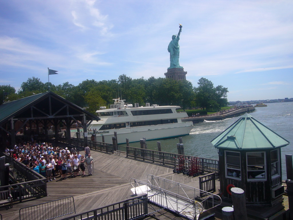 The dock of Liberty Island and the Statue of Liberty, from the Liberty Island ferry