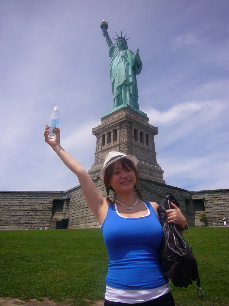 Miaomiao at the Statue of Liberty