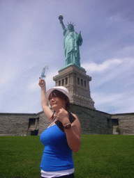 Miaomiao at the Statue of Liberty