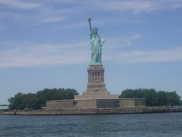 The Statue of Liberty and a boat, from the Liberty Island - Ellis Island ferry