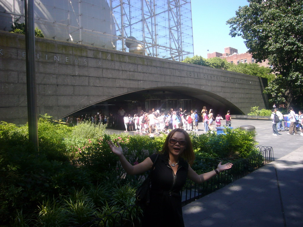 Miaomiao in front of the Hayden Planetarium