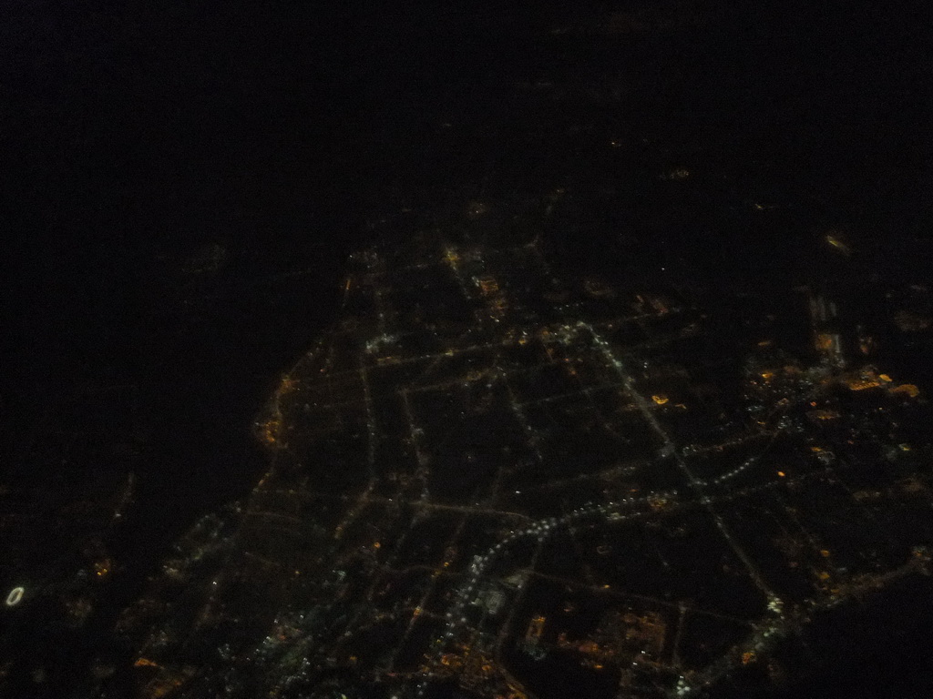 Town in the east of the USA, viewed from the airplane from Seattle, by night