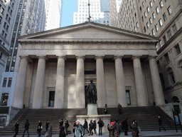 Front of the Federal Hall National Memorial and statue of George Washington at Wall Street