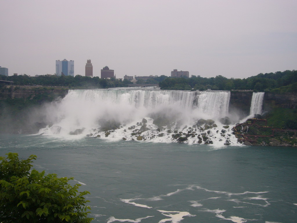 The American Falls and Niagara Falls city