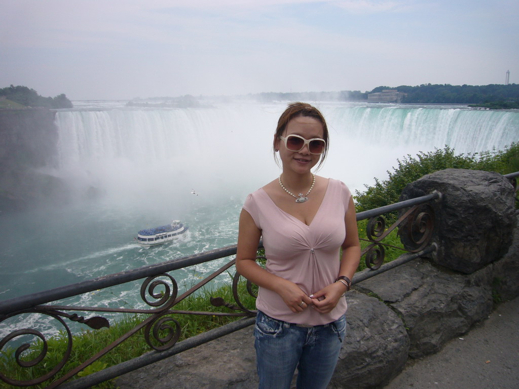 Miaomiao at the Horseshoe Falls