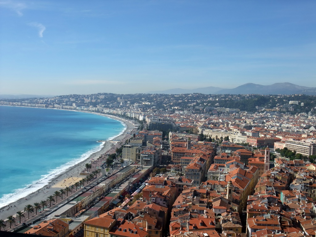 The Promenade des Anglais, the Quai des Etats-Unis, the Mediterranean Sea and Vieux-Nice, with the Palais Rusca, viewed from the Parc du Château