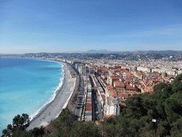 The Promenade des Anglais, the Quai des Etats-Unis, the Mediterranean Sea and Vieux-Nice, with the Sainte-Réparate Cathedral and the Palais Rusca, viewed from the Parc du Château