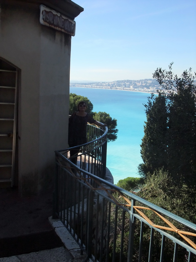 Miaomiao with the Devil`s Well and the Mediterranean Sea, at the Parc du Château