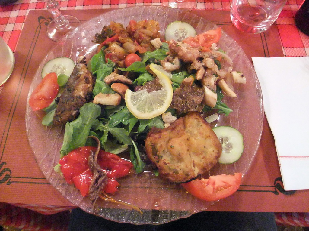 Nicoise salad in our dinner restaurant in Vieux-Nice