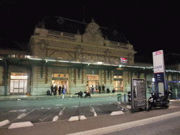 Front of the Gare de Nice Ville train station, by night