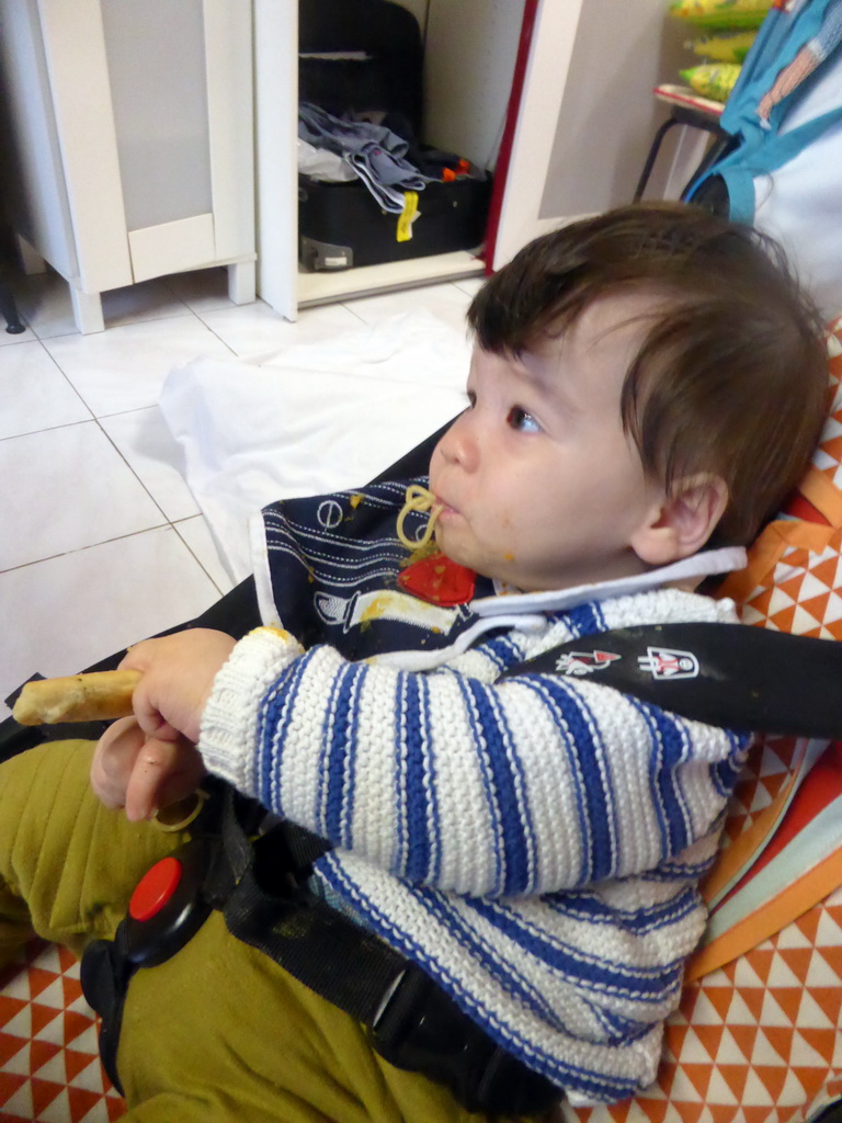 Max having spaghetti in the living room of our holiday home `Maisonnette`