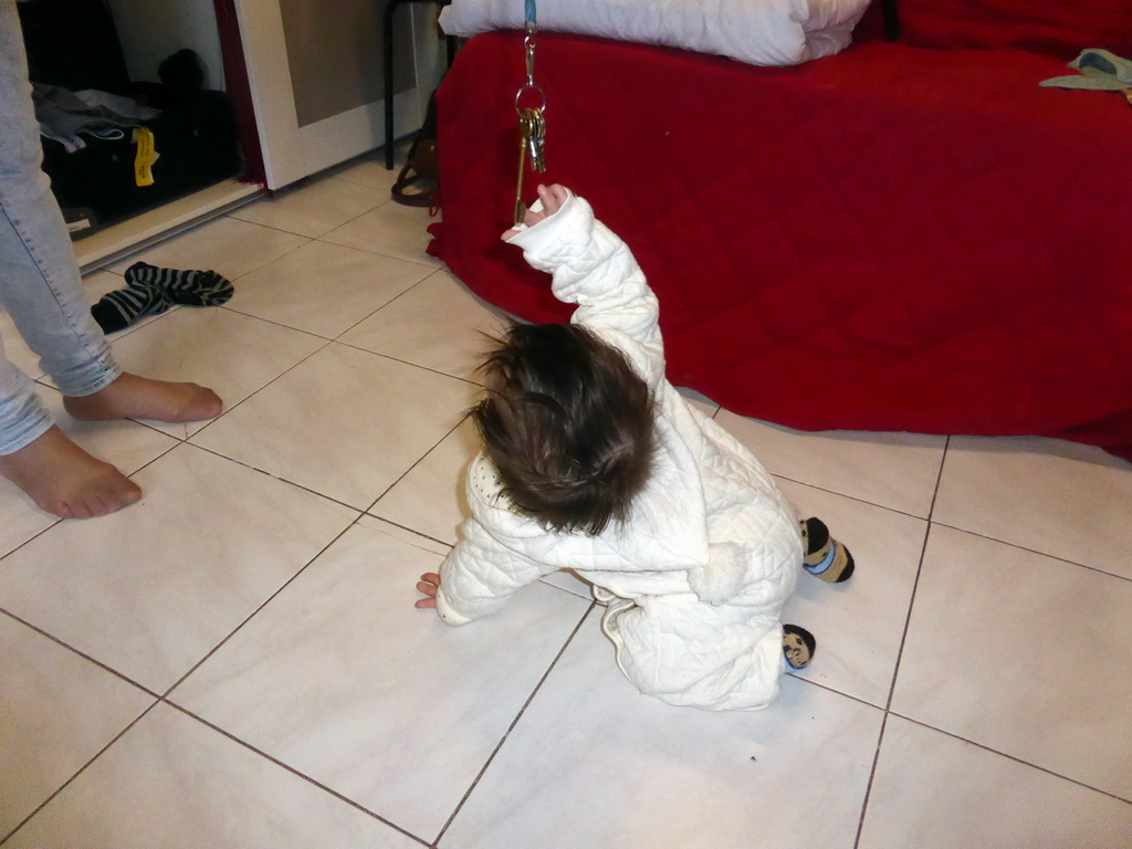 Max playing with keys on the floor of the living room of our holiday home `Maisonnette`