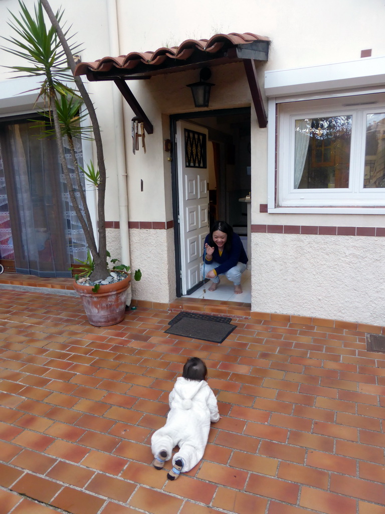 Miaomiao and Max in the front garden of our holiday home `Maisonnette`