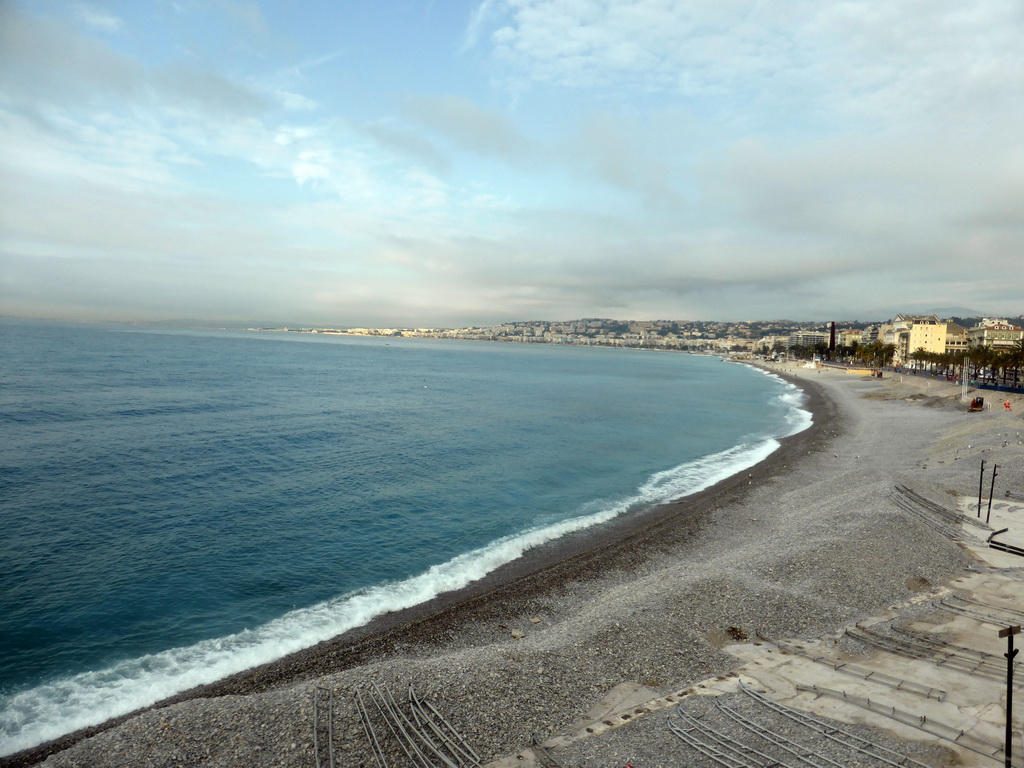 The beach at the Quai des États-Unis road