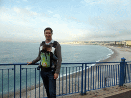 Tim and Max at the Promenade Côtière at the Quai Rauba-Capeù road, with a view on the beach