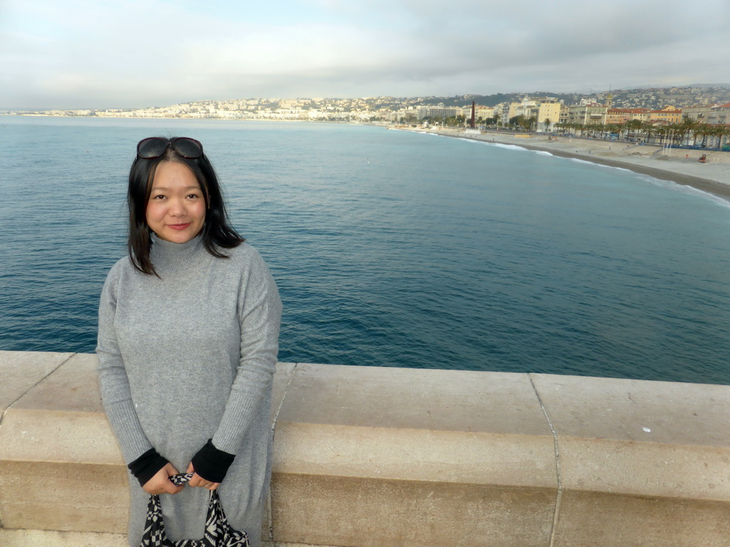 Miaomiao at the the Promenade Côtière at Quai Rauba-Capeù road, with a view on the beach at the Quai des États-Unis road