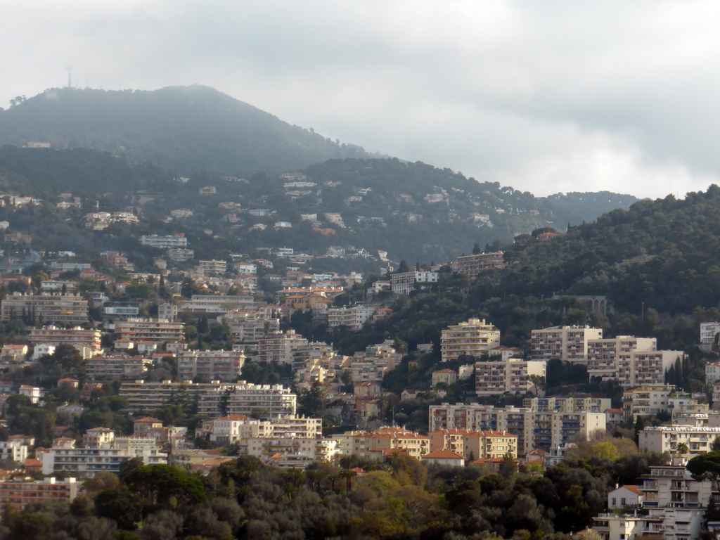 Hills with houses at the east side of the city, viewed from the viewing point at the southeast side of the Parc du Château