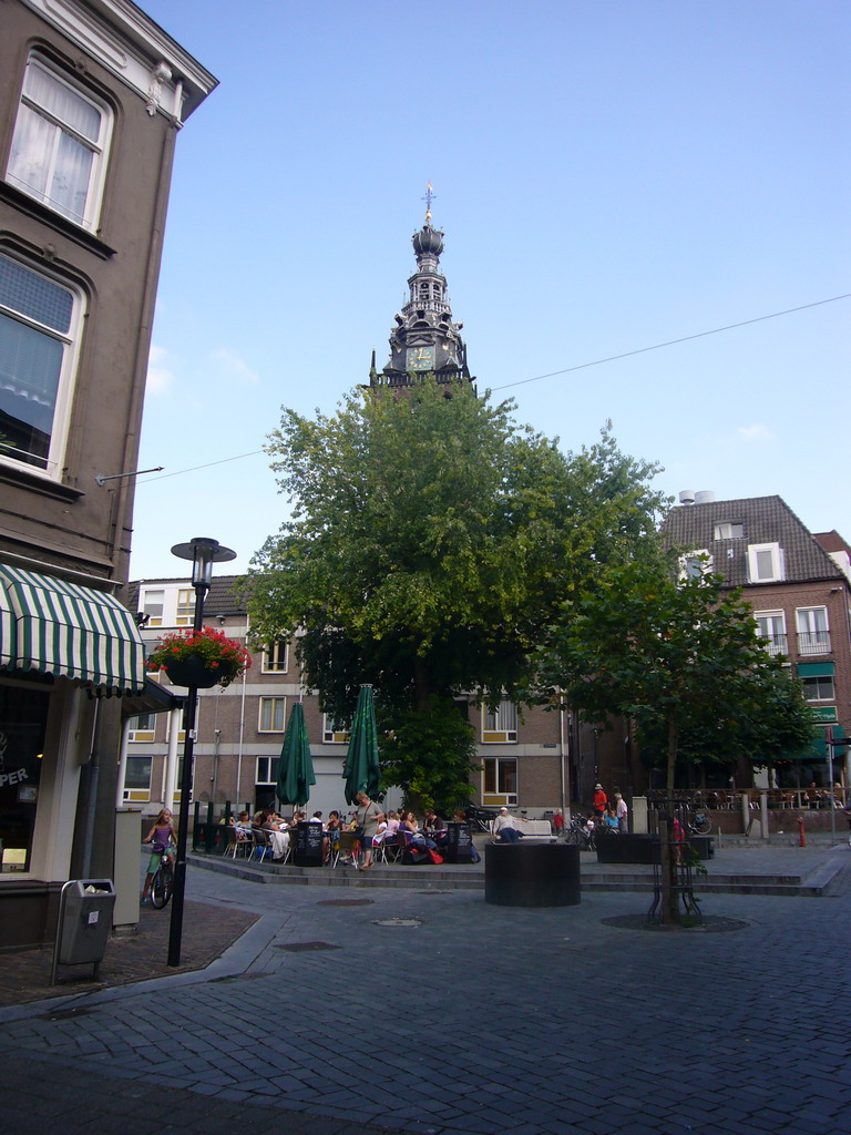 The Ganzenheuvel square and the tower of the Sint-Stevenskerk church, viewed from the Lange Hezelstraat street