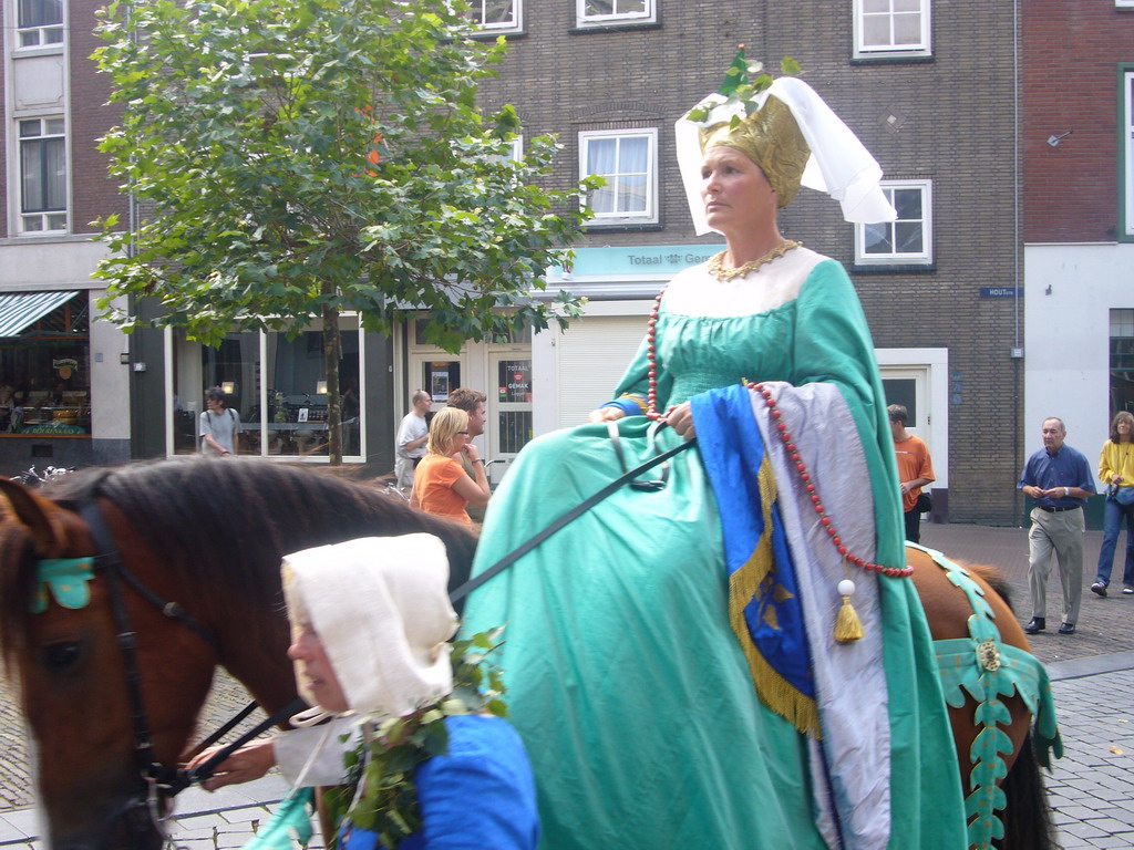 People in medieval clothes and a horse at the Ganzenheuvel square, during the Gebroeders van Limburg Festival