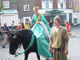 People in medieval clothes and a horse at the Ganzenheuvel square, during the Gebroeders van Limburg Festival