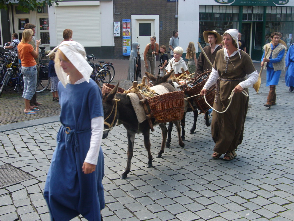 People in medieval clothes and donkeys at the Ganzenheuvel square, during the Gebroeders van Limburg Festival