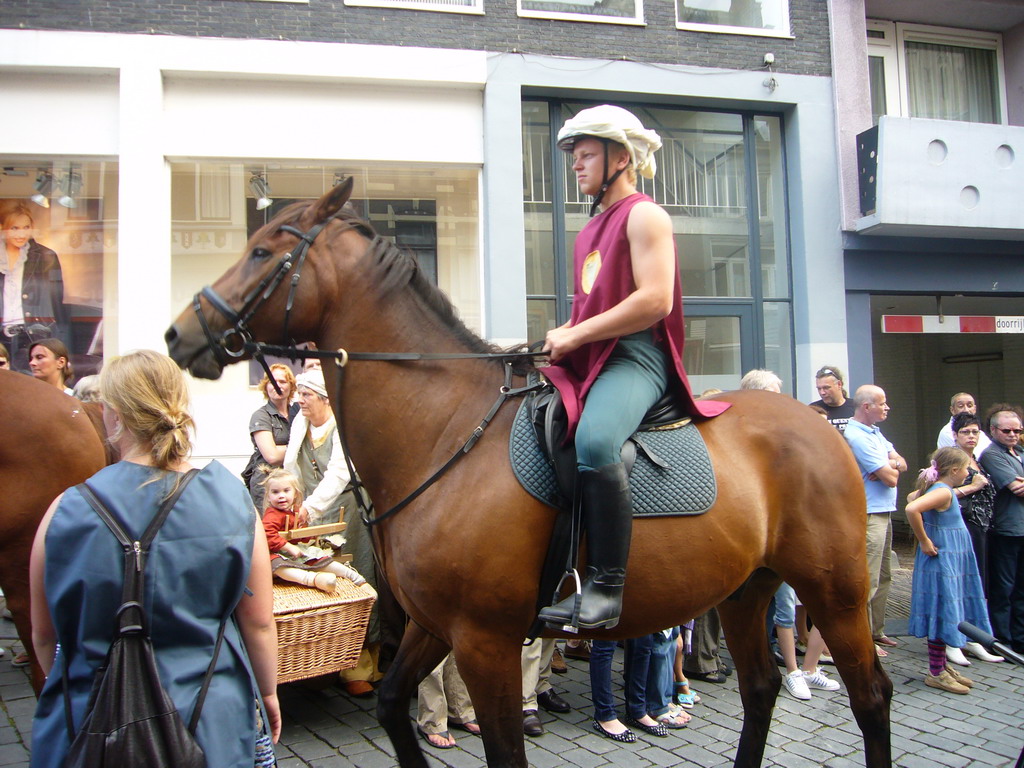 Person in medieval clothes and a horse at the Houtstraat street, during the Gebroeders van Limburg Festival