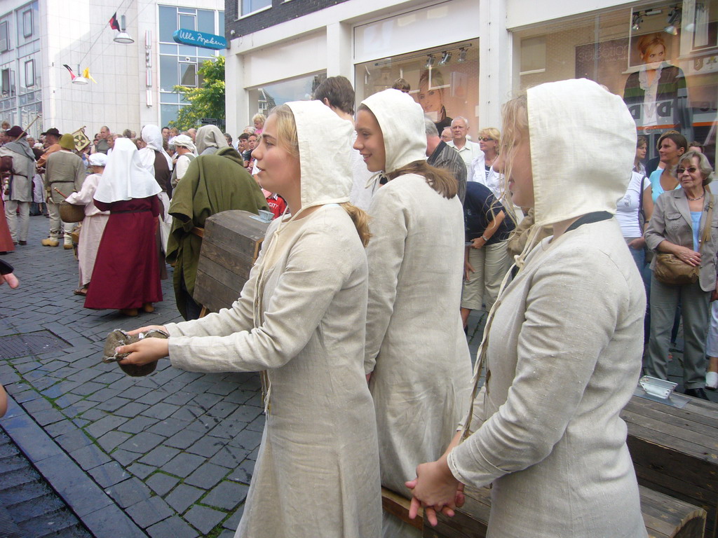 People in medieval clothes at the Houtstraat street, during the Gebroeders van Limburg Festival