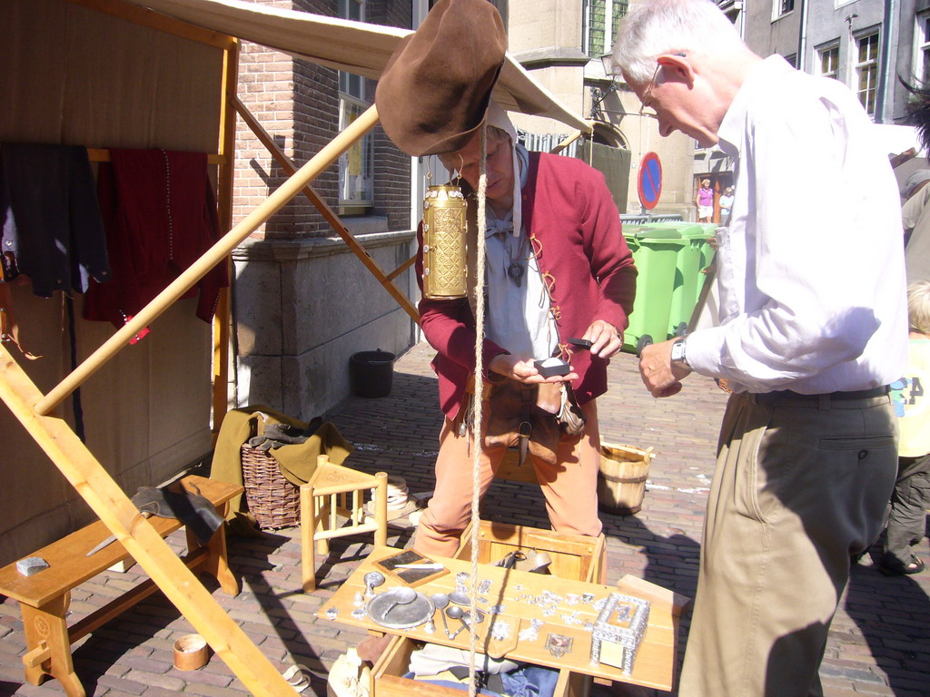 Person in medieval clothes making jewellery at the Sint Stevenskerkhof square, during the Gebroeders van Limburg Festival