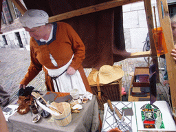 Person in medieval clothes making art at the Sint Stevenskerkhof square, during the Gebroeders van Limburg Festival