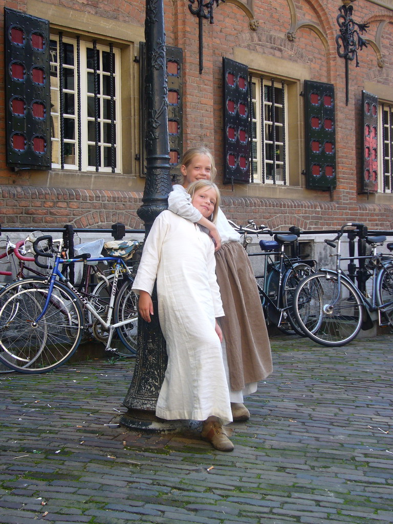 Children in medieval clothes in front of the Latijnsche School at the Sint Stevenskerkhof square, during the Gebroeders van Limburg Festival
