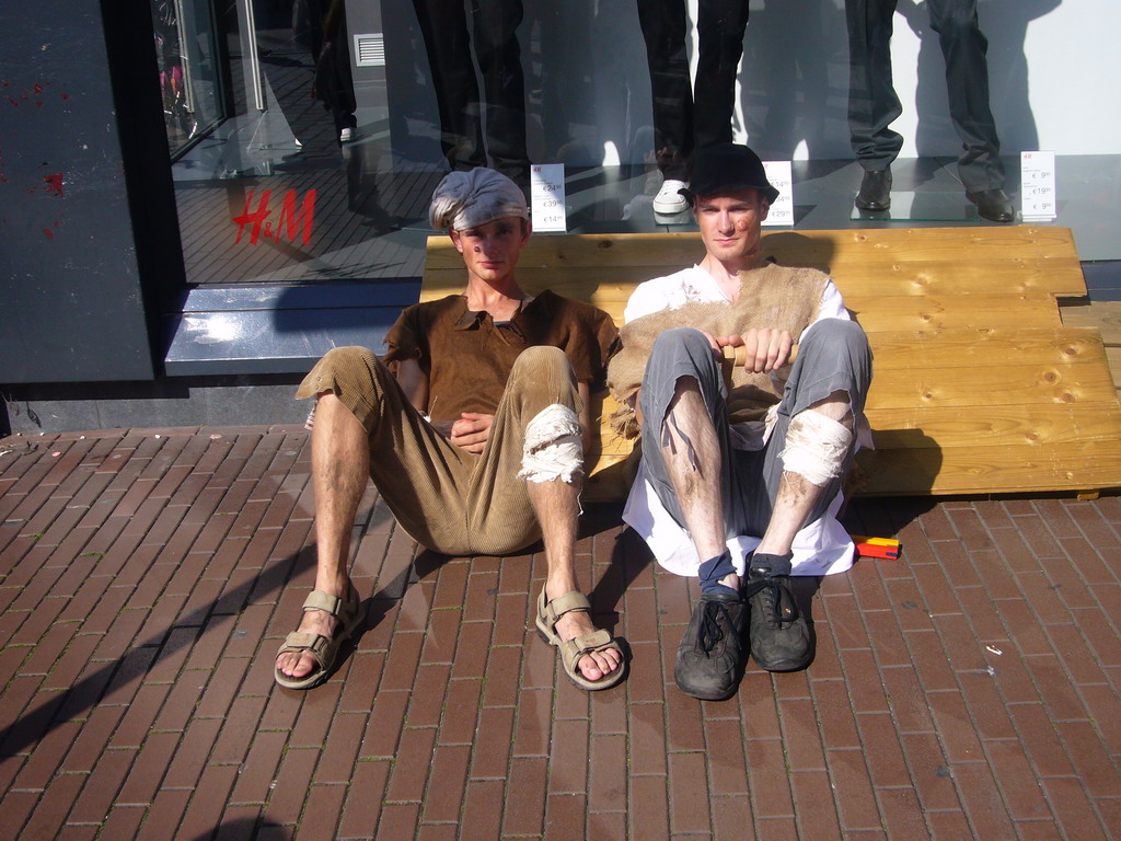 People in medieval clothes at the Broerstraat street, during the Gebroeders van Limburg Festival