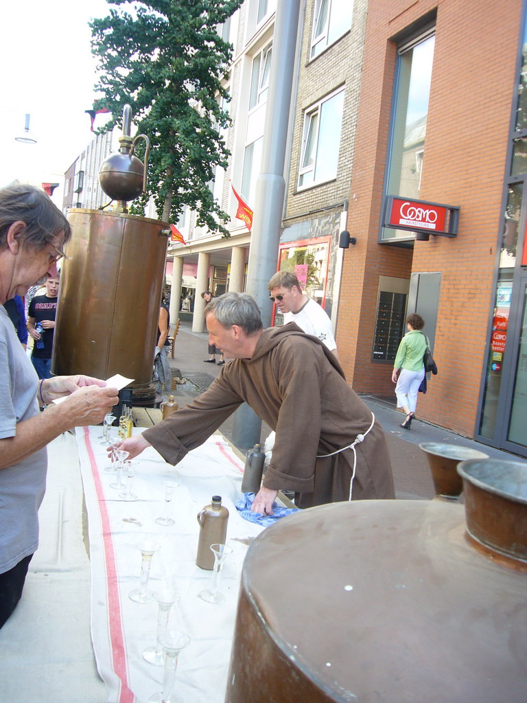 Person in medieval clothes selling wine at the Broerstraat street, during the Gebroeders van Limburg Festival