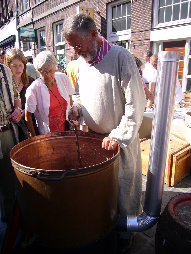 Person in medieval clothes at the Broerstraat street, during the Gebroeders van Limburg Festival