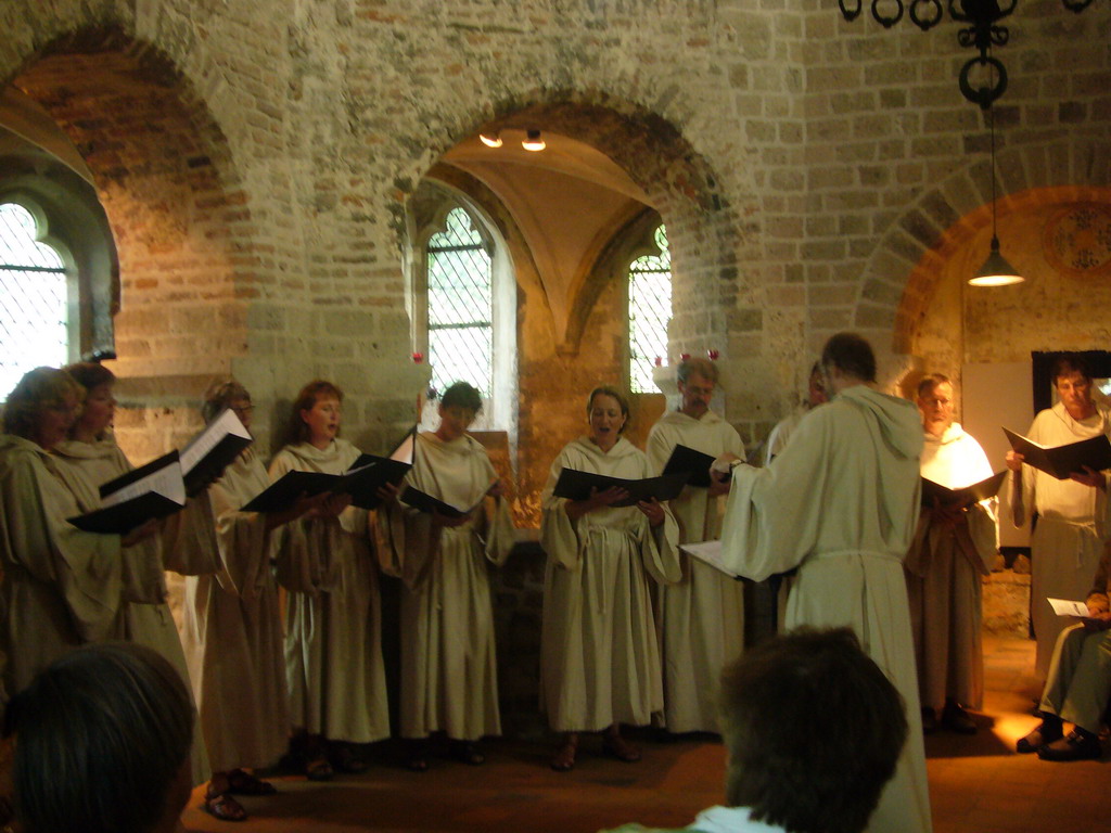 Choir singing in the Sint-Nicolaaskapel chapel at the Valkhof park, during the Gebroeders van Limburg Festival