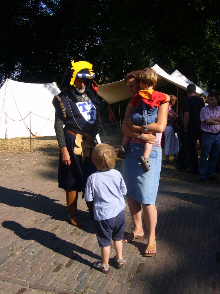 Person dressed as a knight at the Valkhof park, during the Gebroeders van Limburg Festival