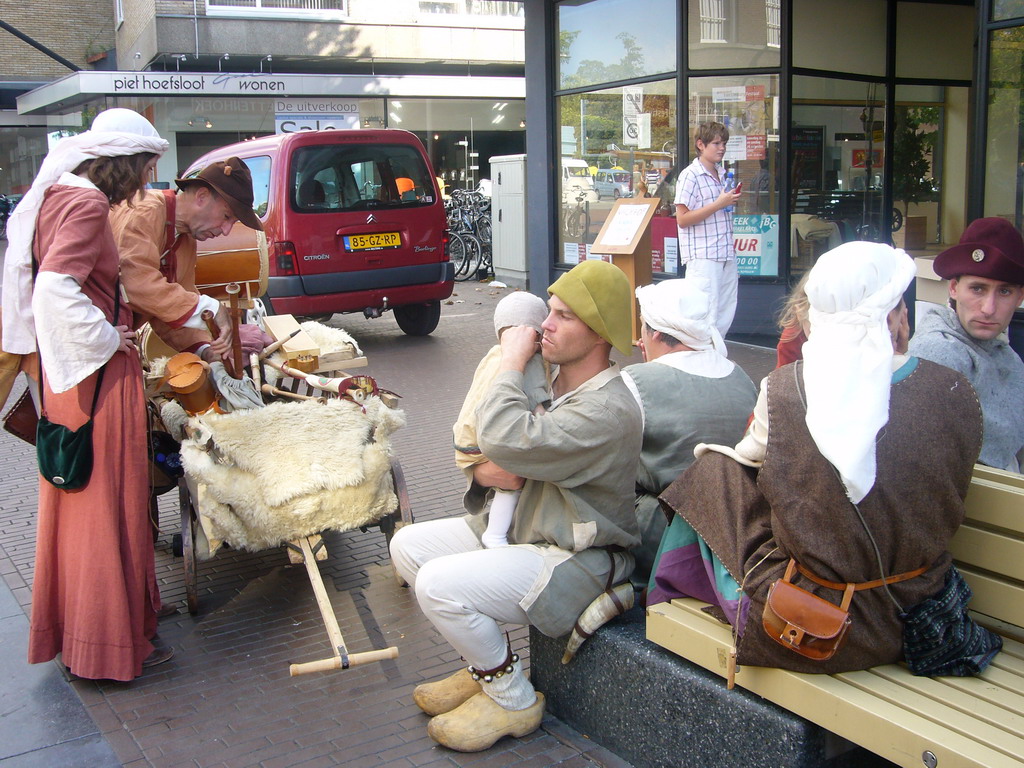 People in medieval clothes with musical instruments at the Broerstraat street, during the Gebroeders van Limburg Festival