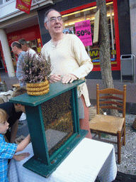 Person in medieval clothes showing honey bees at the Broerstraat street, during the Gebroeders van Limburg Festival