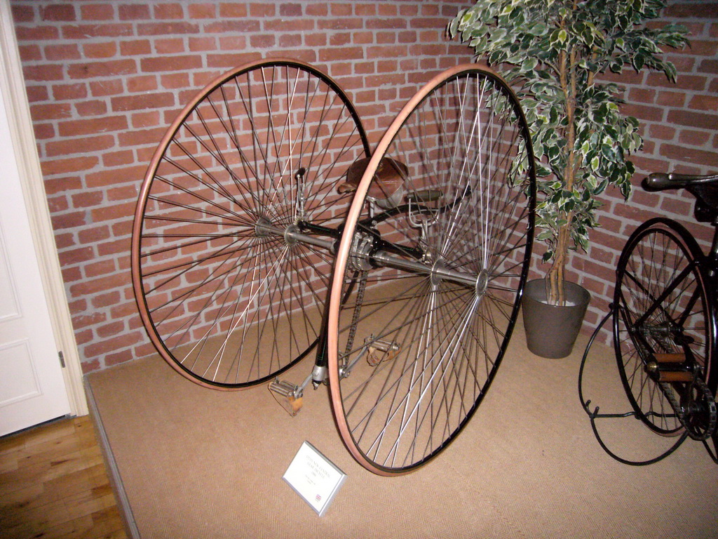 Otto New Central Gear Dicycle from 1886 at the Velorama museum, with explanation