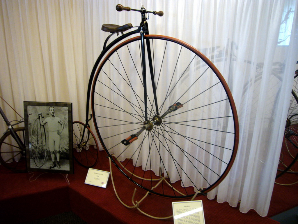 Penny-farthing and photograph at the Velorama museum