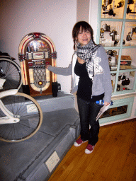 Miaomiao with a jukebox at the Velorama museum