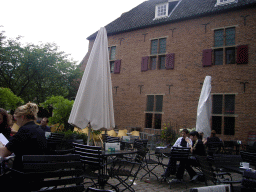 The terrace of the Stadsbrouwerij De Hemel brewery at the Commanderie van Sint Jan building