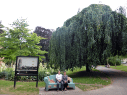 Miaomiao`s parents on a bench at the north side of the Kronenburgerpark