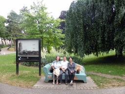 Miaomiao and her parents on a bench at the north side of the Kronenburgerpark