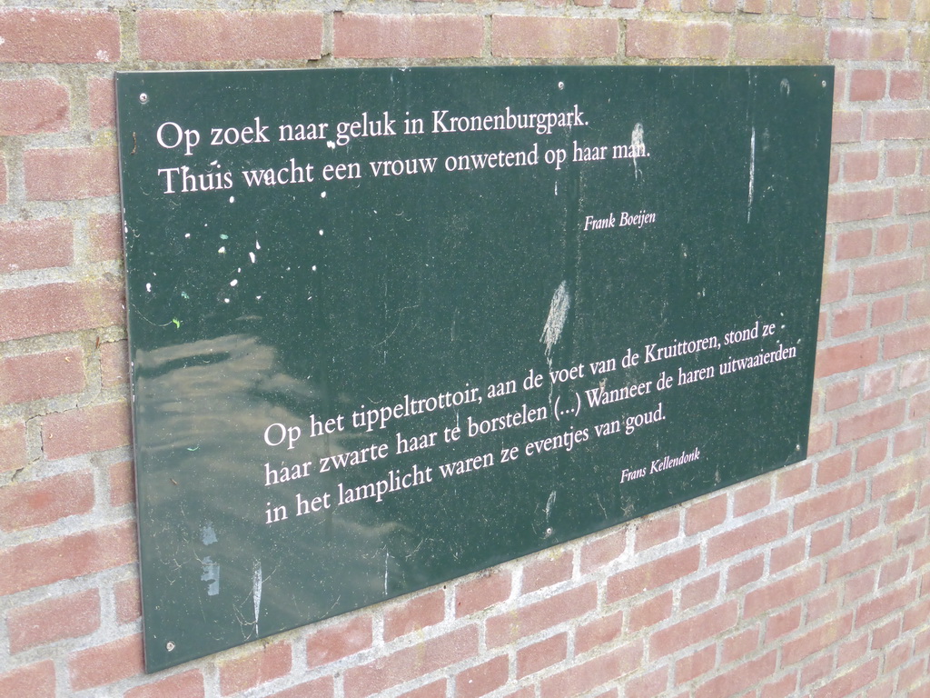 Quotes from Frank Boeijen and Frans Kellendonk on the bridge over the pool at the Kronenburgerpark
