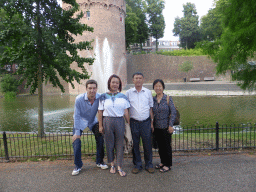 Tim and Miaomiao and her parents in front of the Kruittoren tower and the pool with fountain at the Kronenburgerpark