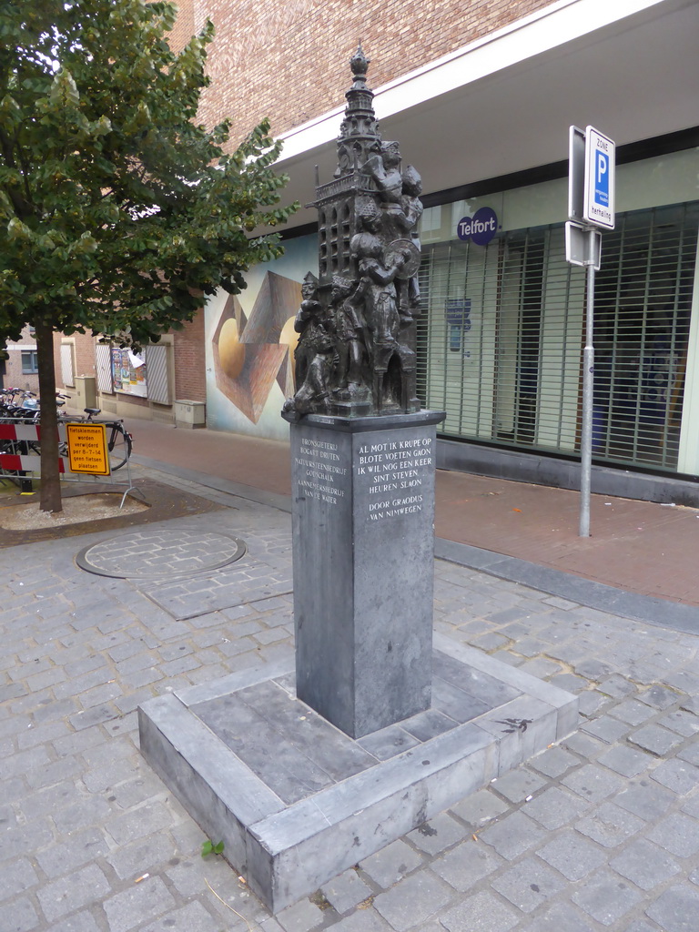 Statue at the Meester Hermanstraat street